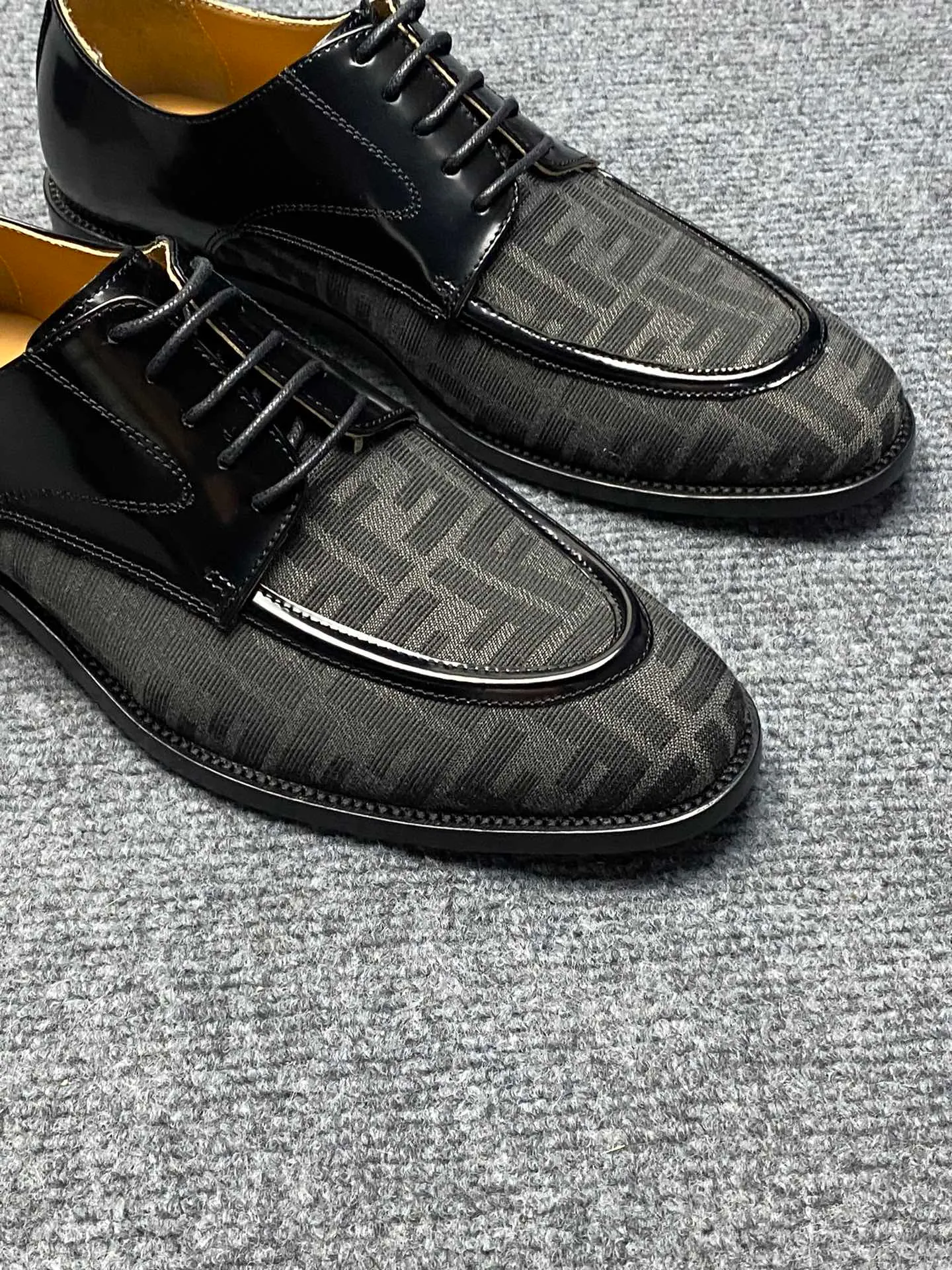 Factory price 960FENDI Fendi men's breathable and comfortable leather shoes. Original development. The leather outsole is made of leather. Counters copy one to one. Imported counter cowhide. Imported water dyes cattle. 38 to 44. (45.46. can be ordered. 47.